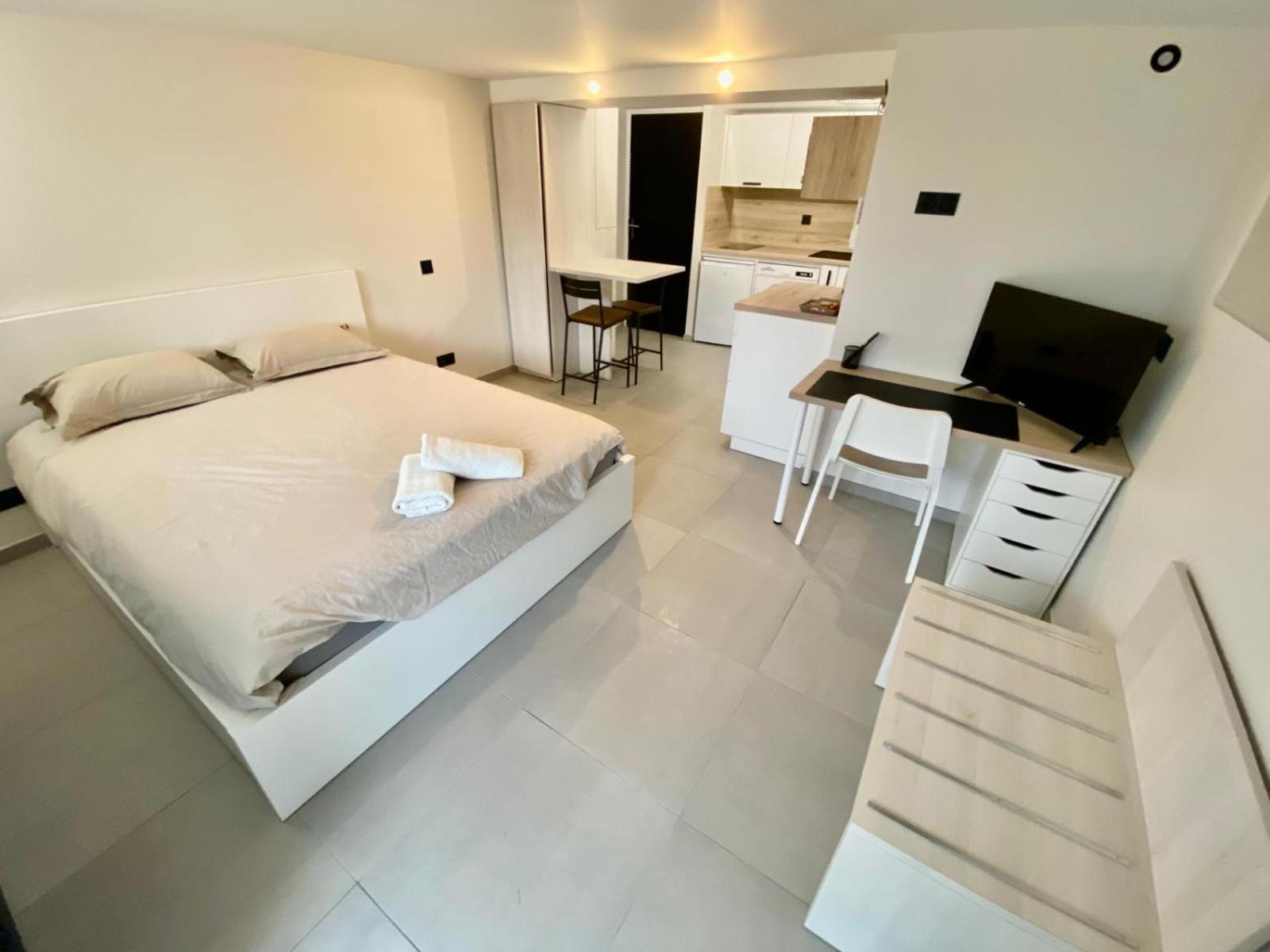Studio Chez L'Habitant Avec Piscine Commune Grieges Εξωτερικό φωτογραφία