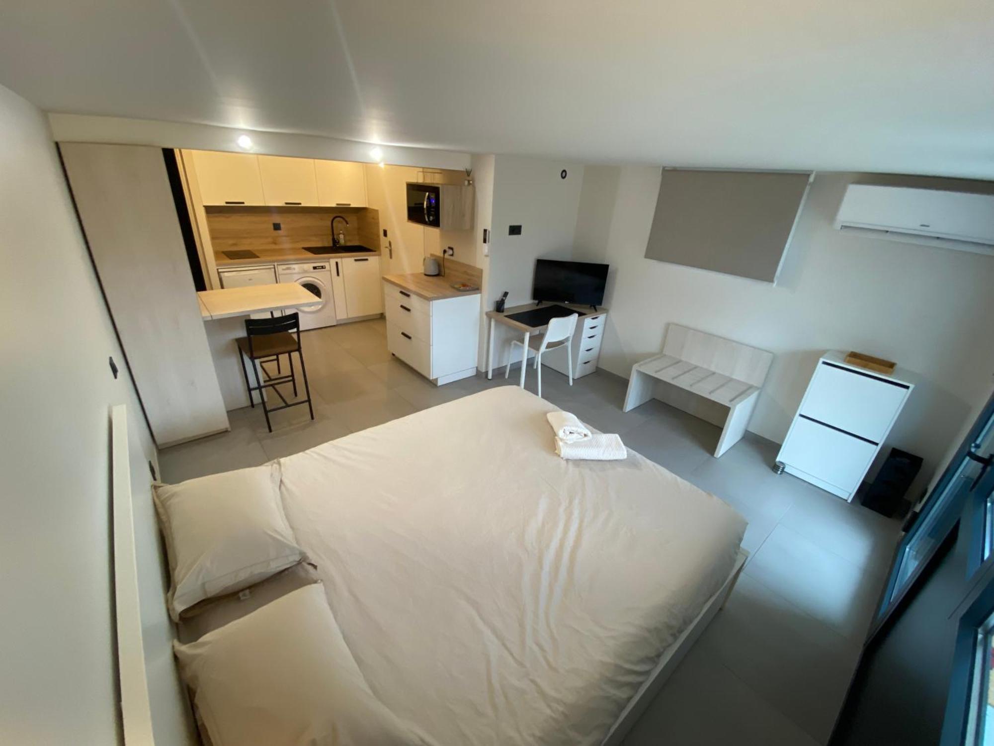 Studio Chez L'Habitant Avec Piscine Commune Grieges Εξωτερικό φωτογραφία